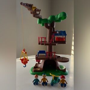 Caillou Tree House Toy Playset